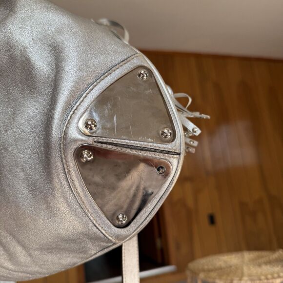 Authentic GUCCI Metallic Silver Leather Medium Indy Babouska Top Handle Bag - Picture 9 of 16